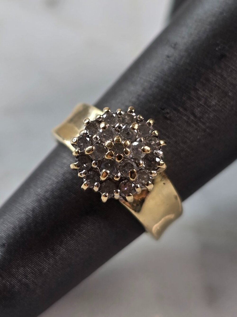 Womens Vintage Estate 10K Yellow Gold Diamond Cluster Ring 3.3g E5191